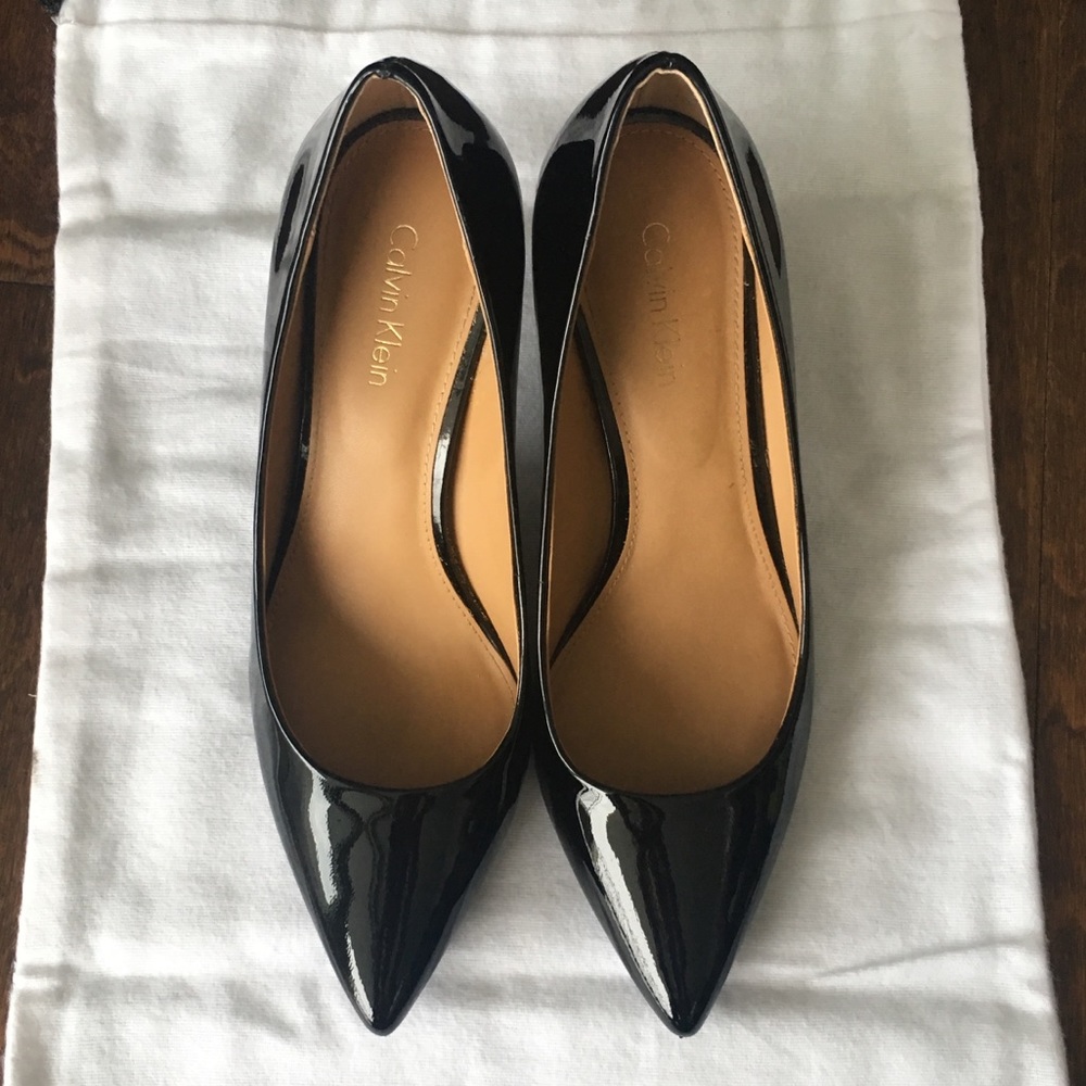 Calvin Klein Gayle pump in Black size 6